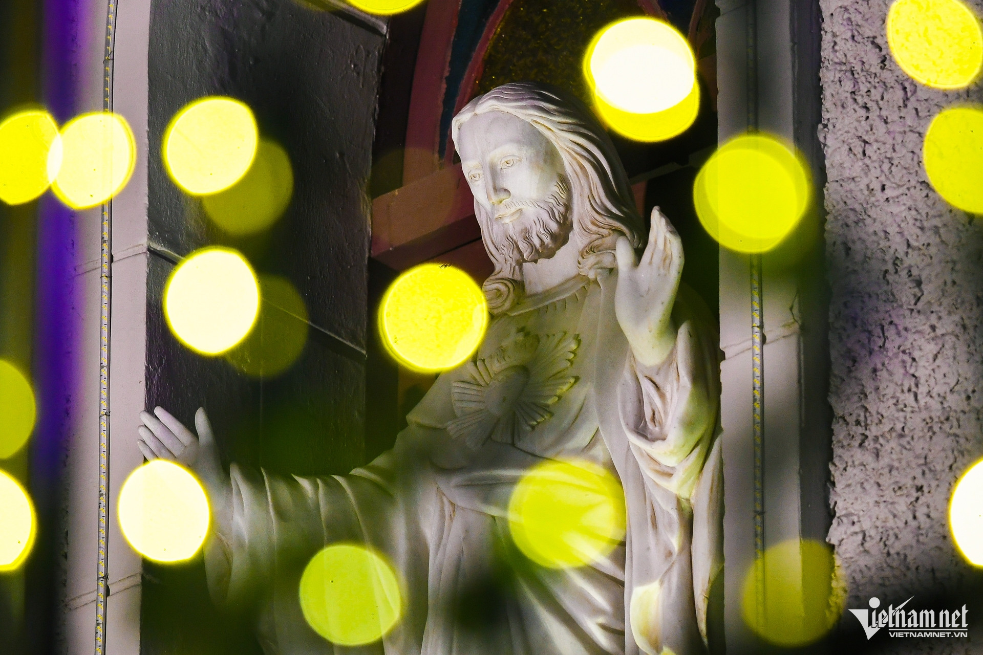 Nhà thờ Hà Nội trang hoàng rực rỡ, sẵn sàng lên đèn đón Giáng sinh W-nha tho noel giang sinh hanoi 13.jpg