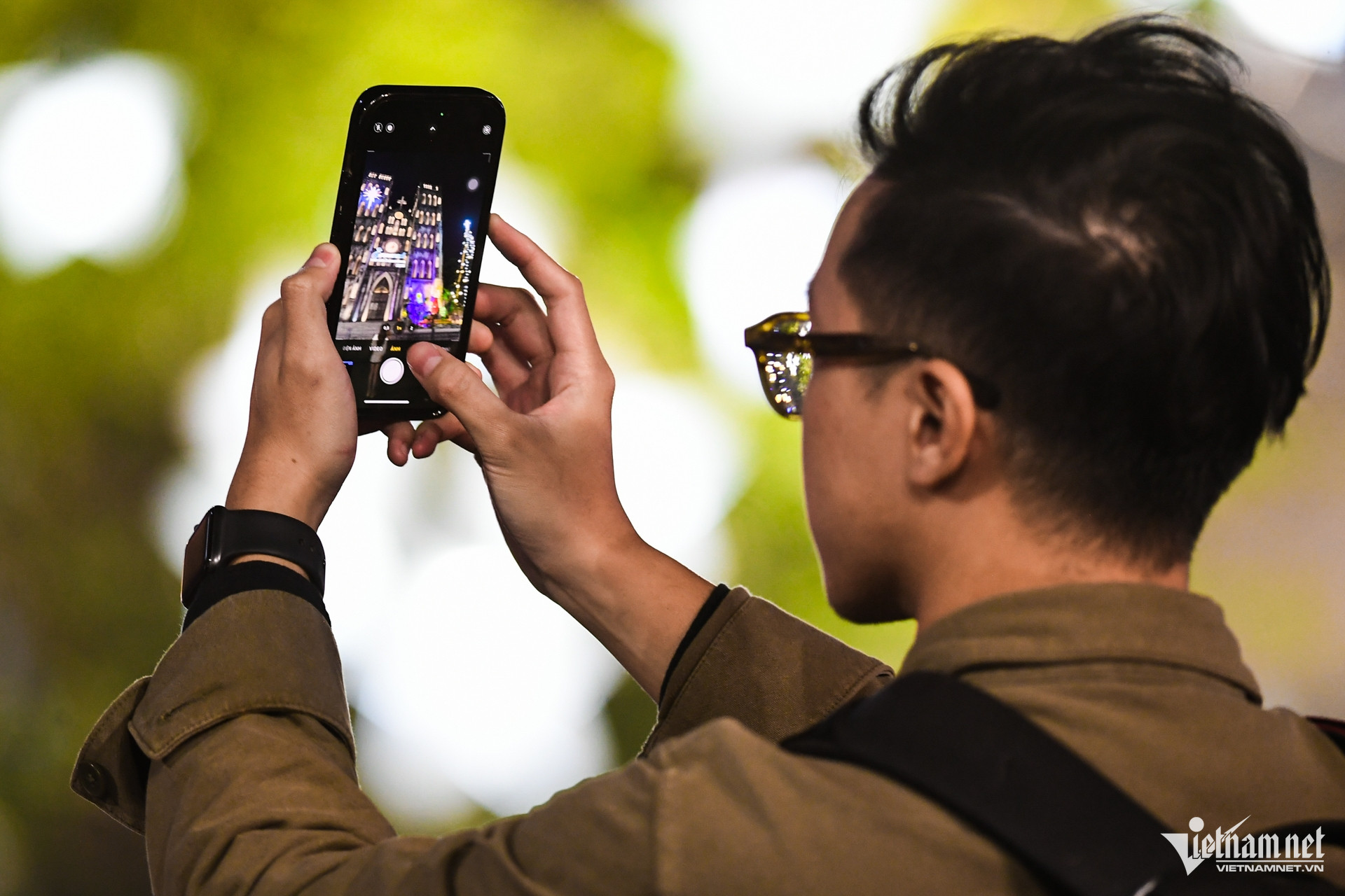 Nhà thờ Hà Nội trang hoàng rực rỡ, sẵn sàng lên đèn đón Giáng sinh https://static-images.vnncdn.net/vps_images_publish/000001/000003/2025/12/10/w-nha-tho-noel-giang-sinh-hanoi-18-1210.jpg