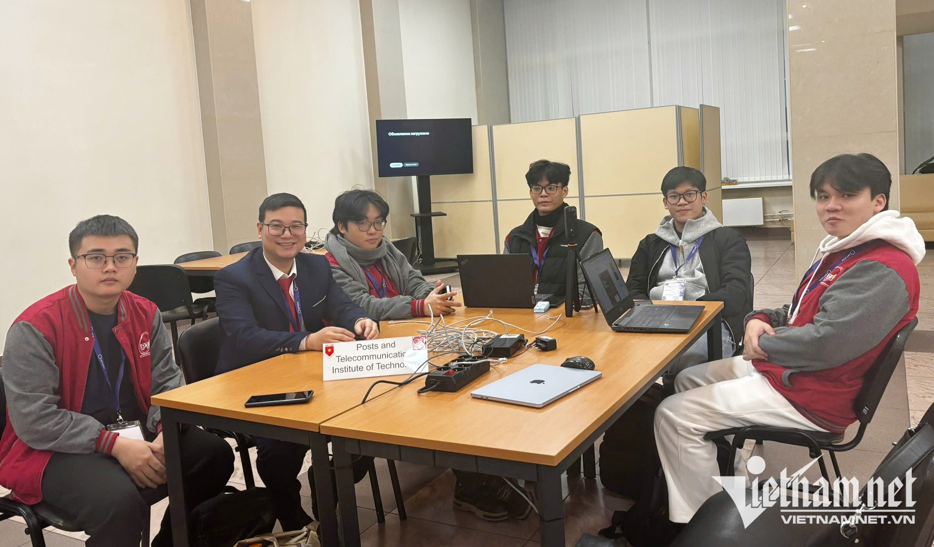 W-sinh vien PTIT 0.jpg