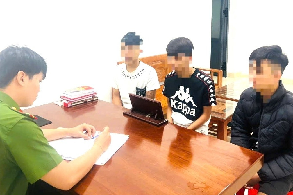 Bắt nhóm thiếu niên hành hung, cướp tài sản người đàn ông tại nghĩa trang