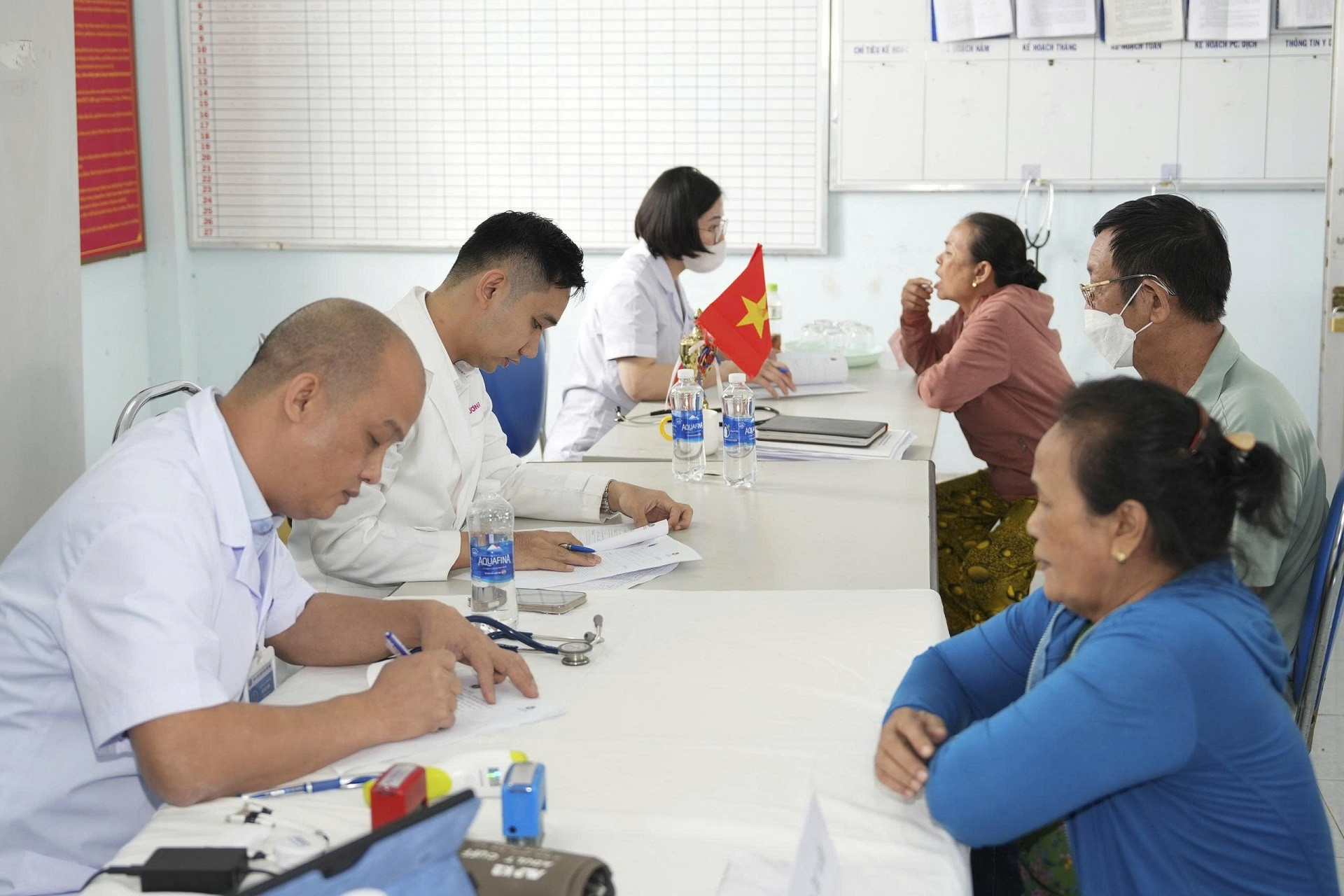 Bác sĩ Hải Phòng vượt hơn nghìn km chi viện cho vùng lũ Đắk Lắk