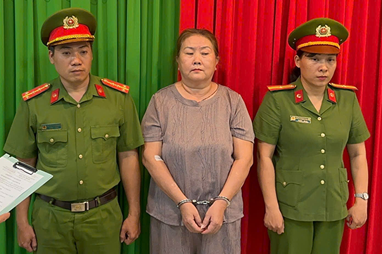 Bắt nữ chủ mưu vụ chôn lấp gần 2.900 tấn chất thải trái phép ở TPHCM