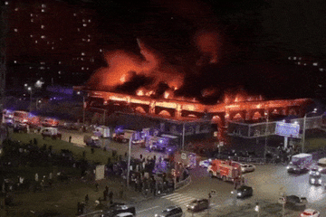 Cháy lớn tại khu chợ ở St. Petersburg, đã có người thiệt mạng