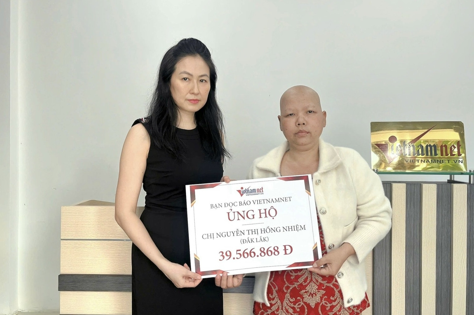 Chị Nguyễn Thị Hồng Nhiệm mắc ung thư được bạn đọc giúp đỡ gần 40 triệu đồng