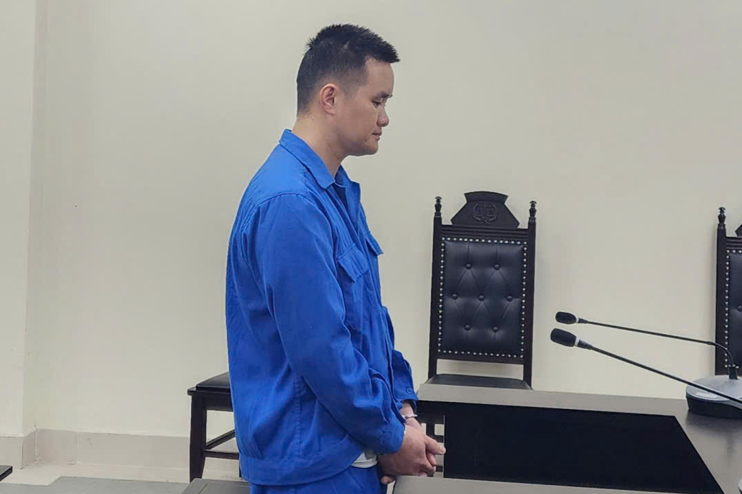 Chủ quán karaoke mua thiếu nữ về phục vụ khách, bán trao tay cho người khác