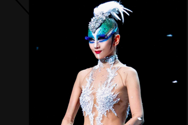 Giá vé cao 20 triệu đồng, đêm diễn của Dương Lệ Bình tại Hà Nội gây tranh cãi