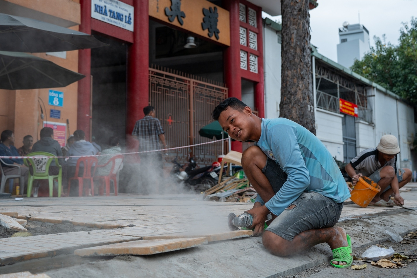 Hơn 400 tỷ đồng 'thay áo' vỉa hè nhiều tuyến phố trung tâm TPHCM