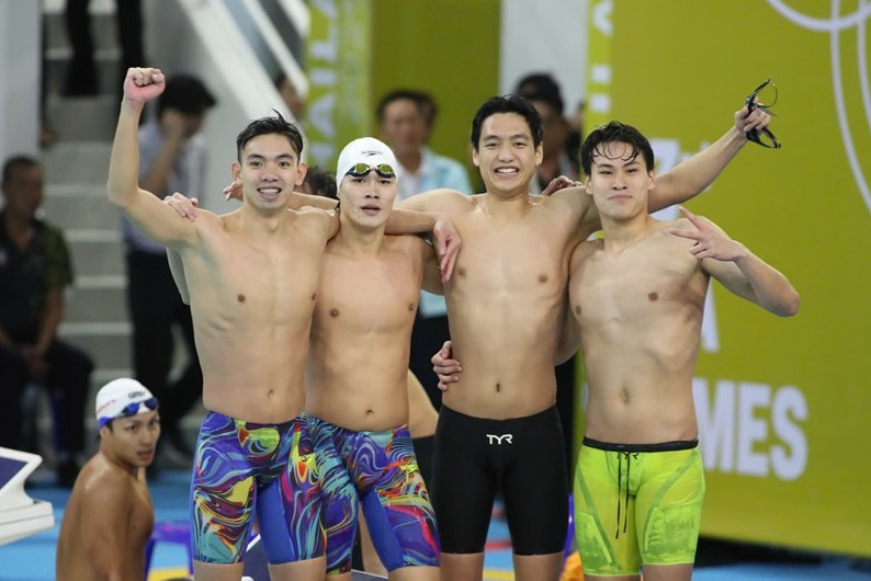 Kình ngư 17 tuổi giúp bơi Việt Nam giành HCV lịch sử tại SEA Games