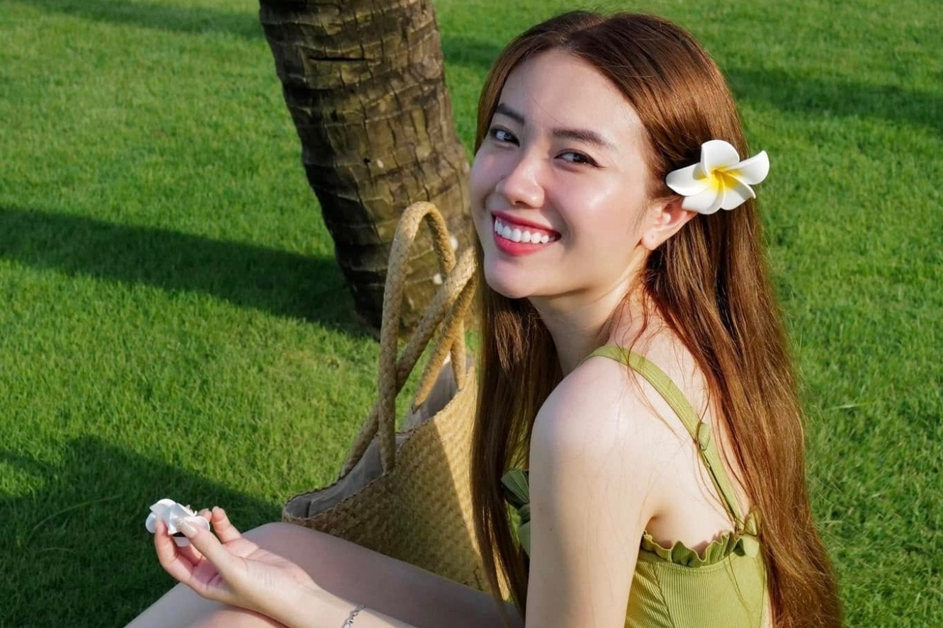 Nhan sắc đời thực của tiểu thư nhà bán vàng trên phim VTV