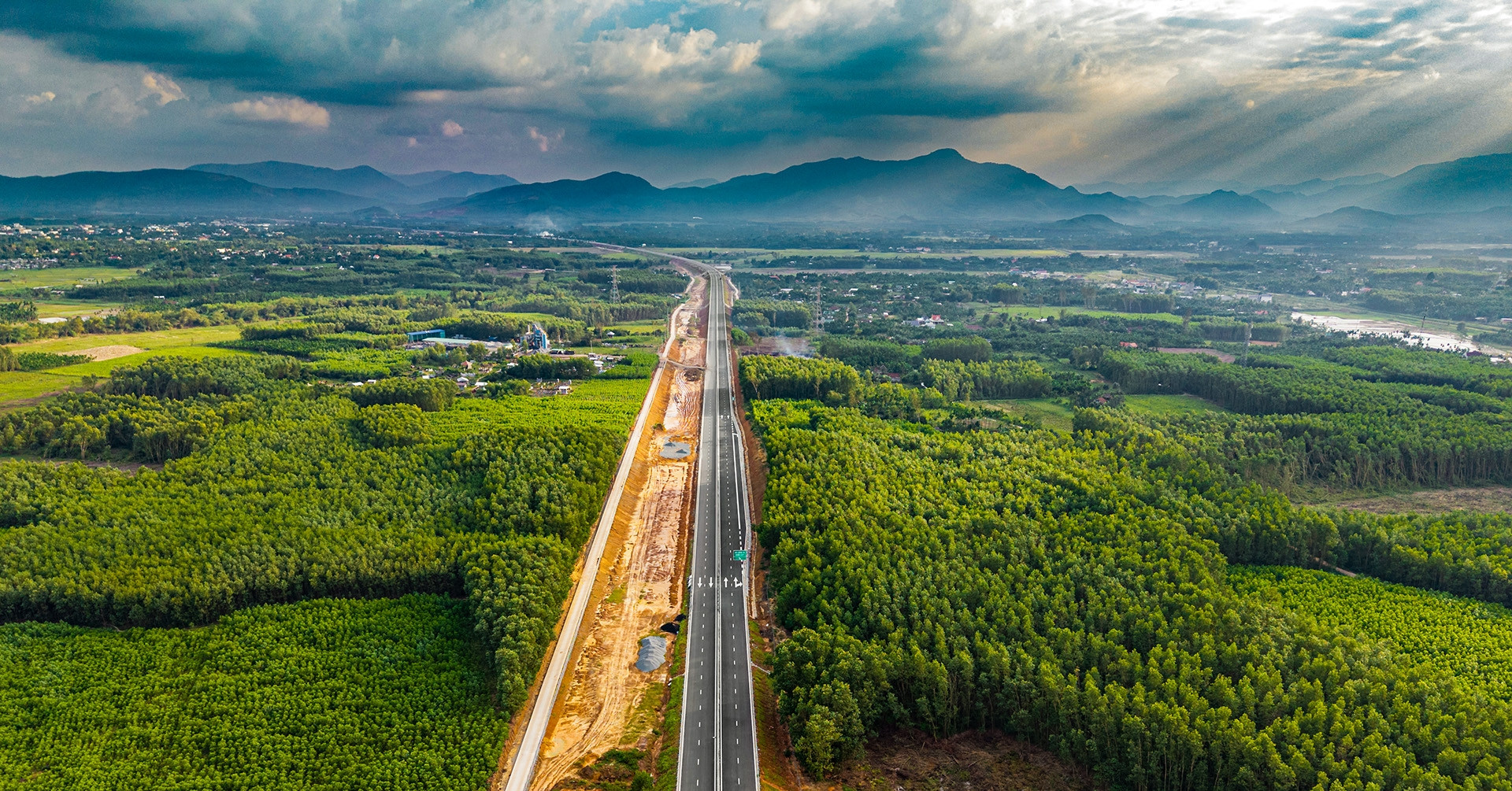 Quảng Ngãi - Hoài Nhơn, tuyến cao tốc được trông đợi nhiều năm chuẩn bị về đích