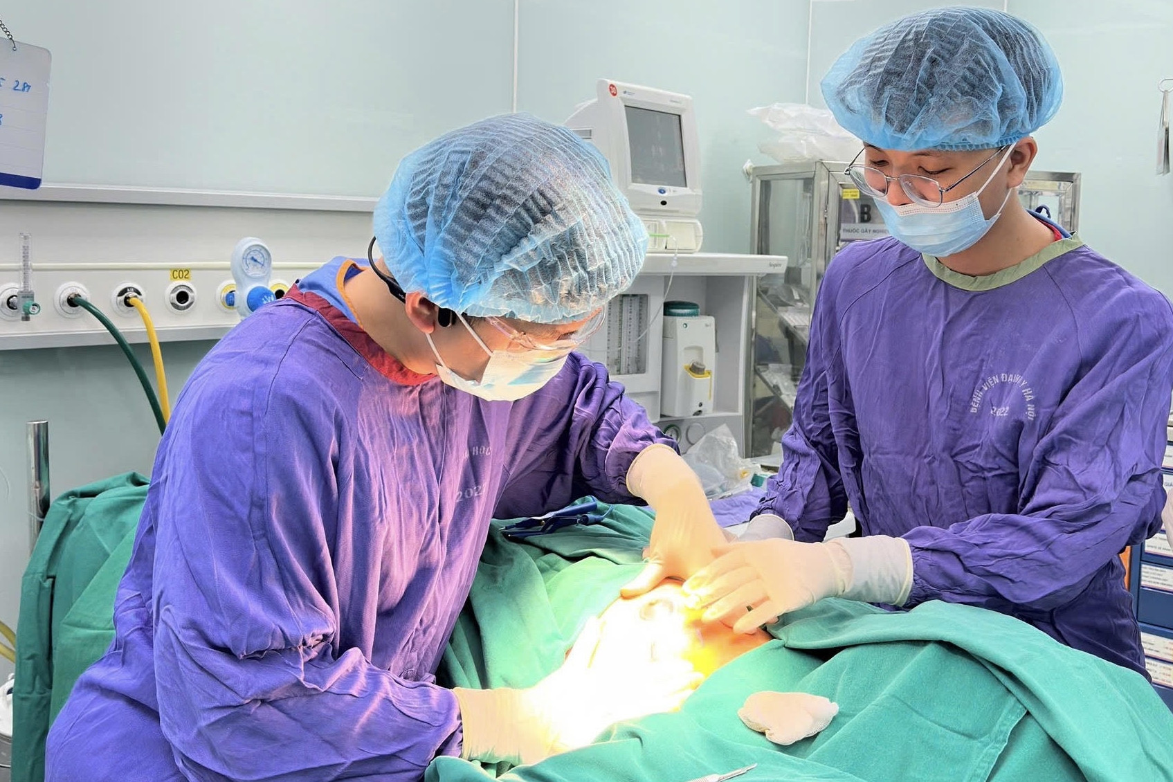 Tăng mức thanh toán chi phí khám chữa bệnh, miễn viện phí từ năm 2030