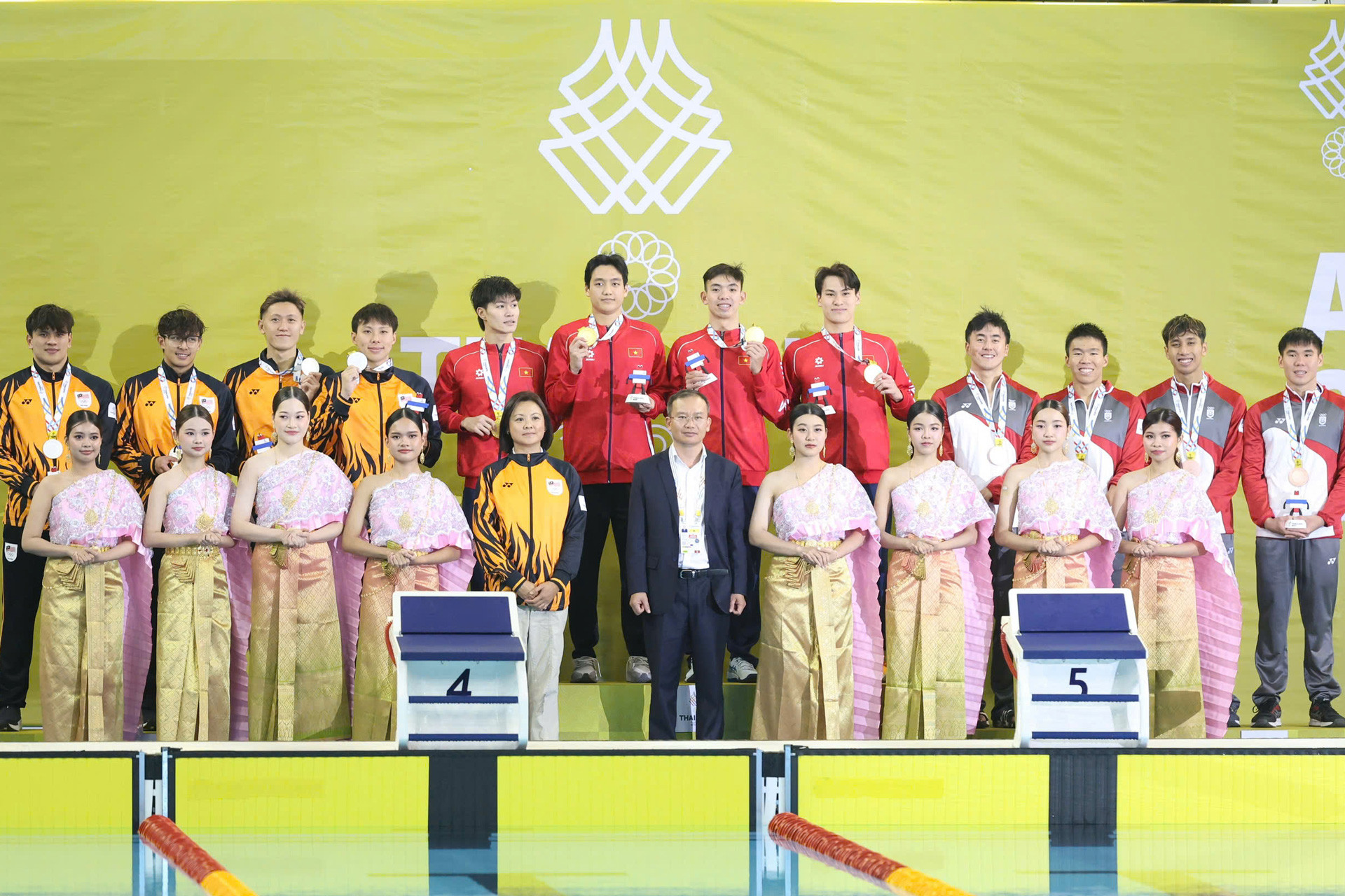 Viet Nam boi 4x200 HCV.jpg