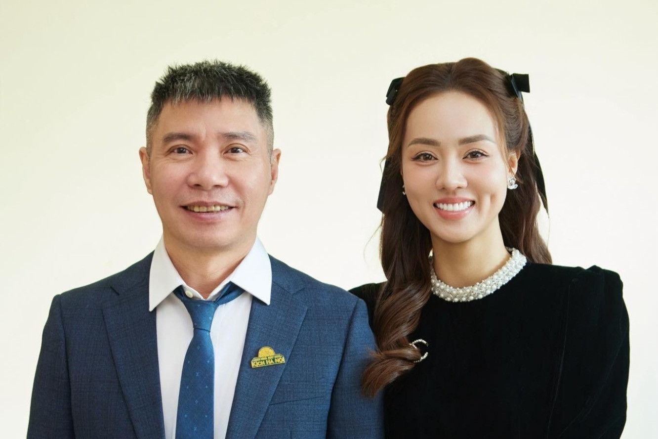 NSND Công Lý tình cảm bên vợ trẻ, Phi Thanh Vân quấn quýt với chồng doanh nhân