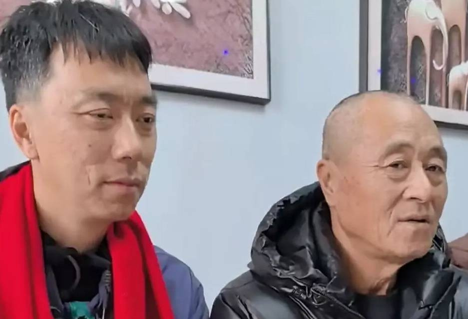 Con trai gặp lại cha sau 33 năm thất lạc, bồi hồi nhớ giấc mơ được cõng trên vai