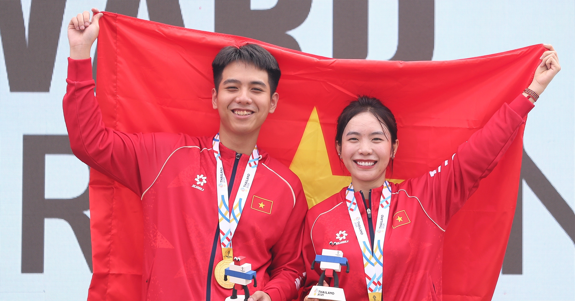 'Hotgirl' bắn súng Mộng Tuyền giật HCV nghẹt thở trước Thái Lan