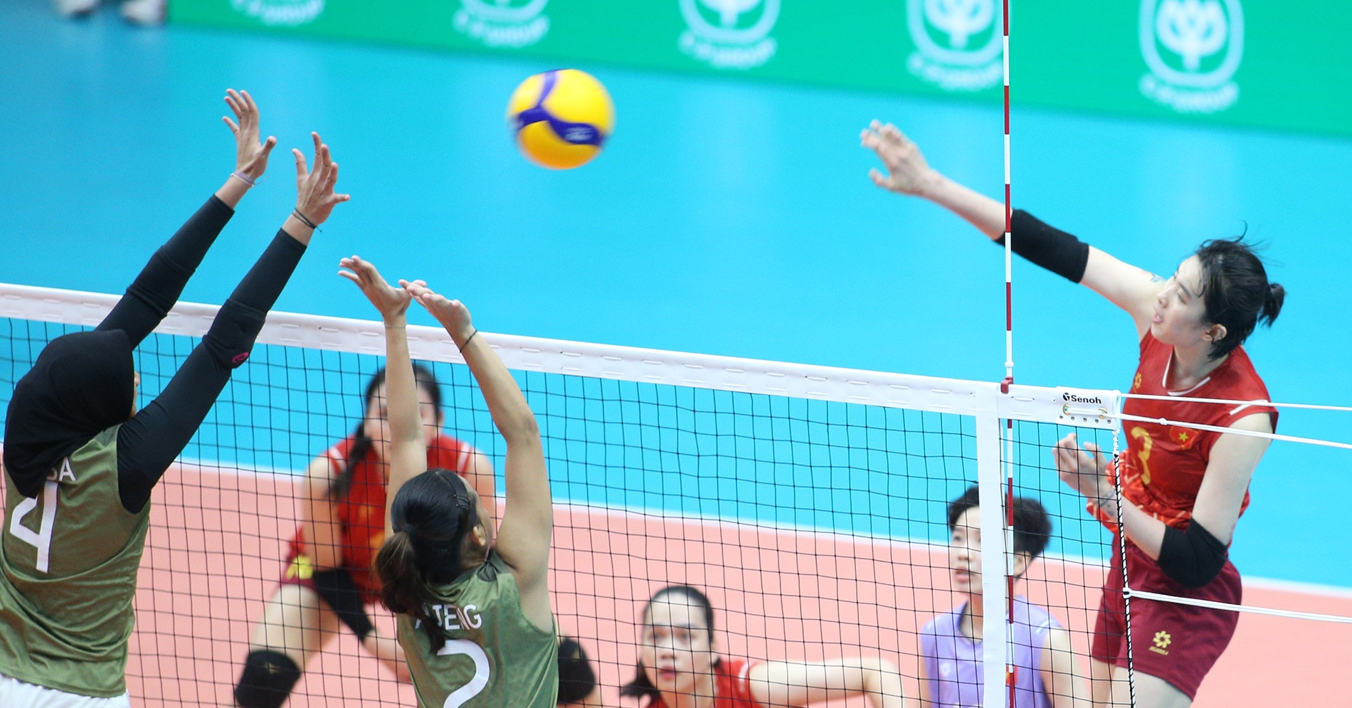 Thanh Thúy đập như 'búa máy' làm khổ Indonesia ở SEA Games