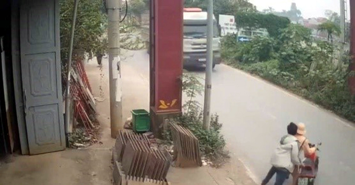 Vụ người vi phạm đẩy đại úy cảnh sát vào đầu xe...