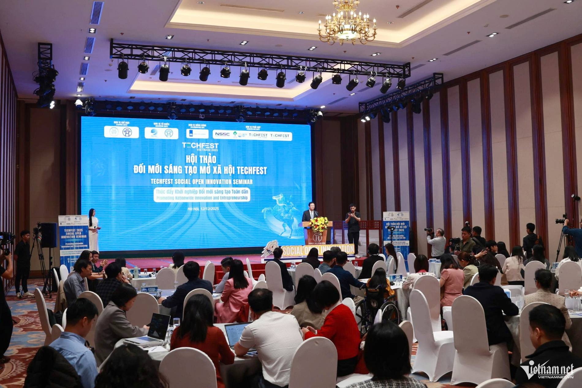 W-Toan canh hoi thao TF.jpg