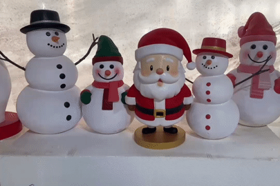 Công nhân tiết lộ điều thú vị trong xưởng sản xuất mô hình Noel ở Đồng Nai