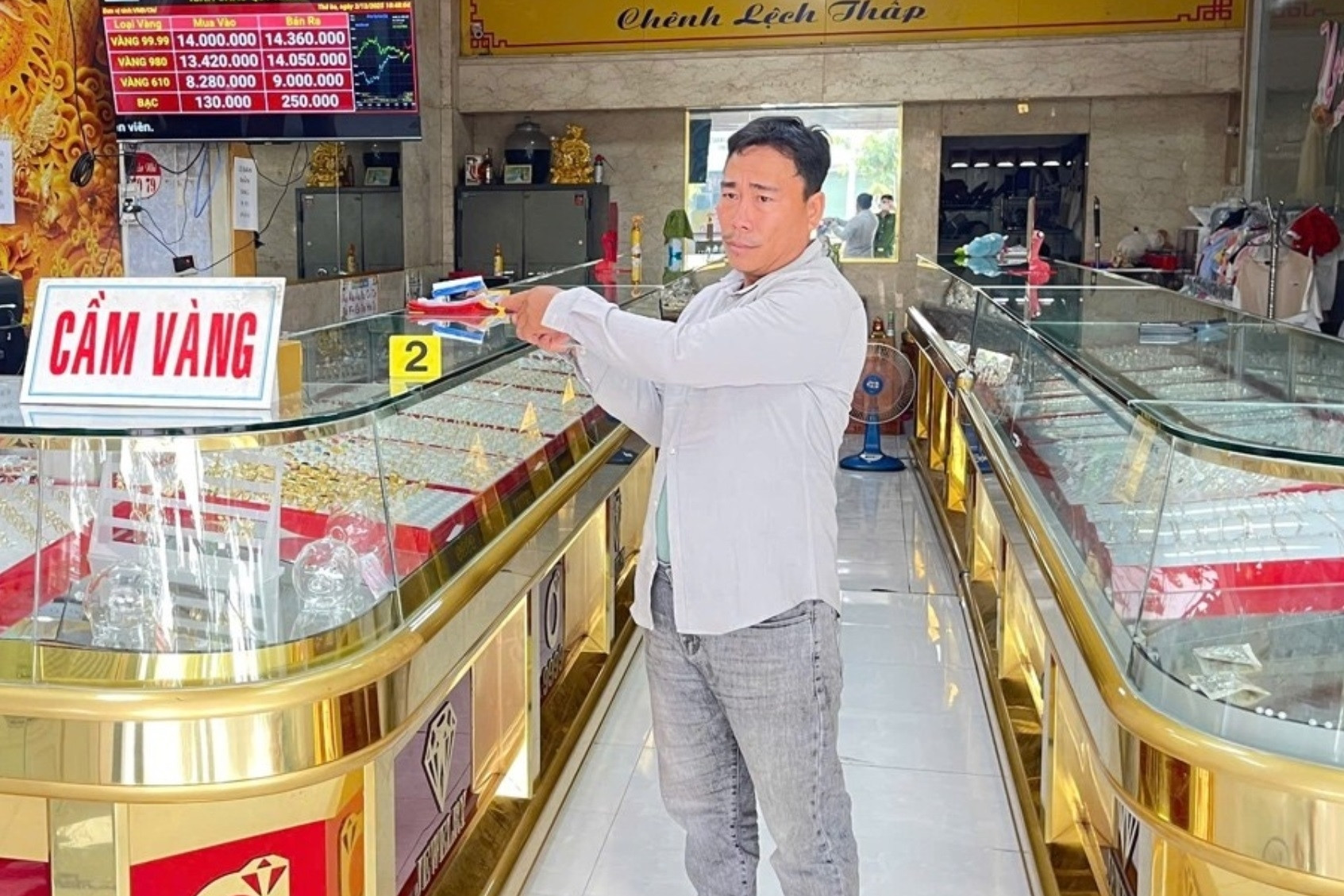 Danh tính đối tượng mang vàng giả đi cầm cố nhiều lần