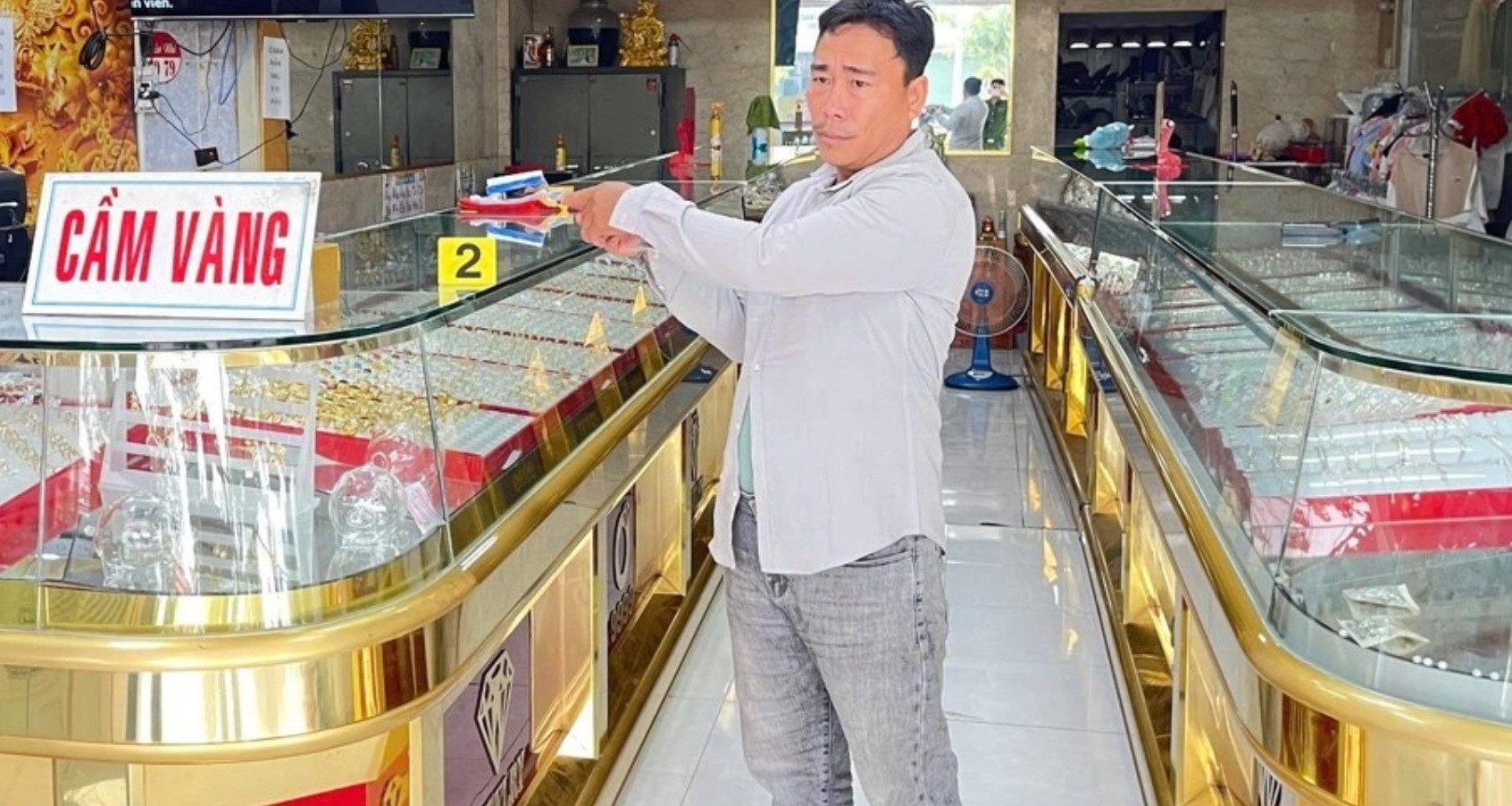 Danh tính đối tượng mang vàng giả đi cầm cố nhiều lần