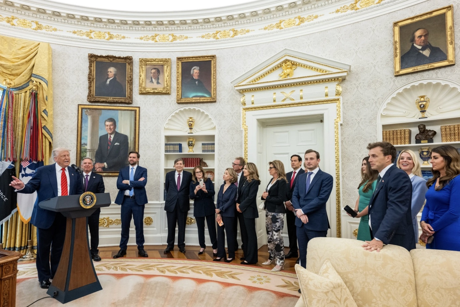 Hé lộ mức lương đáng mơ ước của những người làm việc tại Nhà Trắng