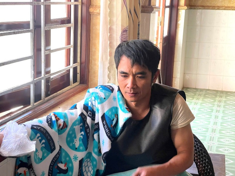 Kẻ ngáo đá hiếp dâm cô gái trong đêm.jpg