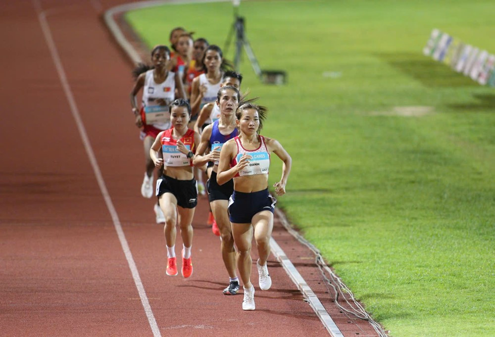 nguyen thi oanh hcv chay 5000m 9.jpg