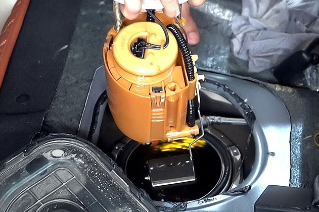 Ô tô bất ngờ 'nằm đường', chủ xe ngậm ngùi mất tiền từ thói quen hay gặp