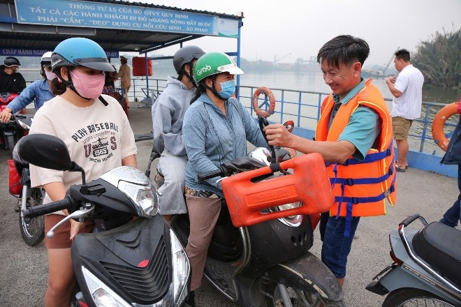 Phà Bình Quới hoạt động lại, người dân thoát cảnh đi vòng cả chục km