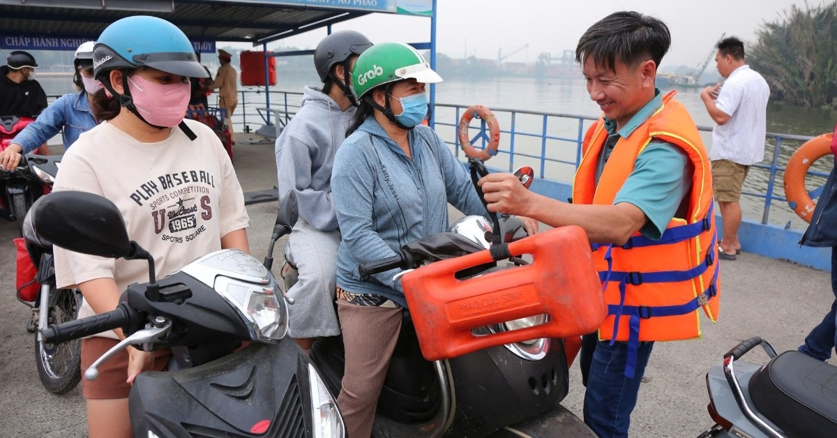 Phà Bình Quới hoạt động lại, người dân thoát cảnh đi vòng cả chục km