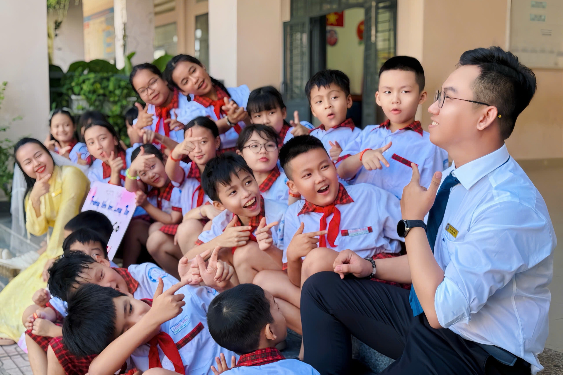 thay co cuoi nhau (6).jpg