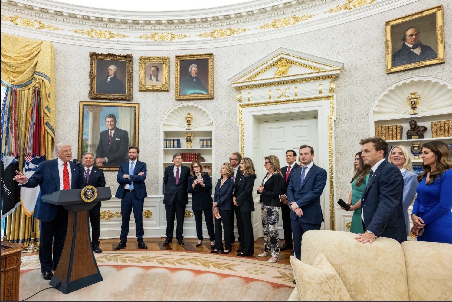 Hé lộ mức lương đáng mơ ước của những người làm việc tại Nhà Trắng