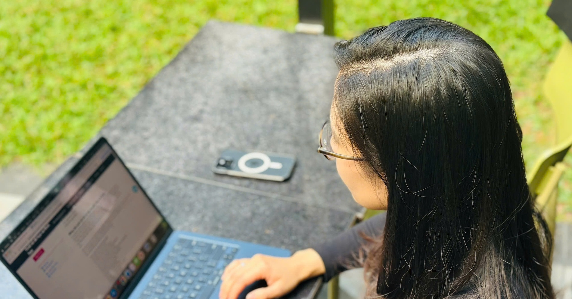 Trường xin lỗi vụ bằng có "giá trị toàn thế giớ...