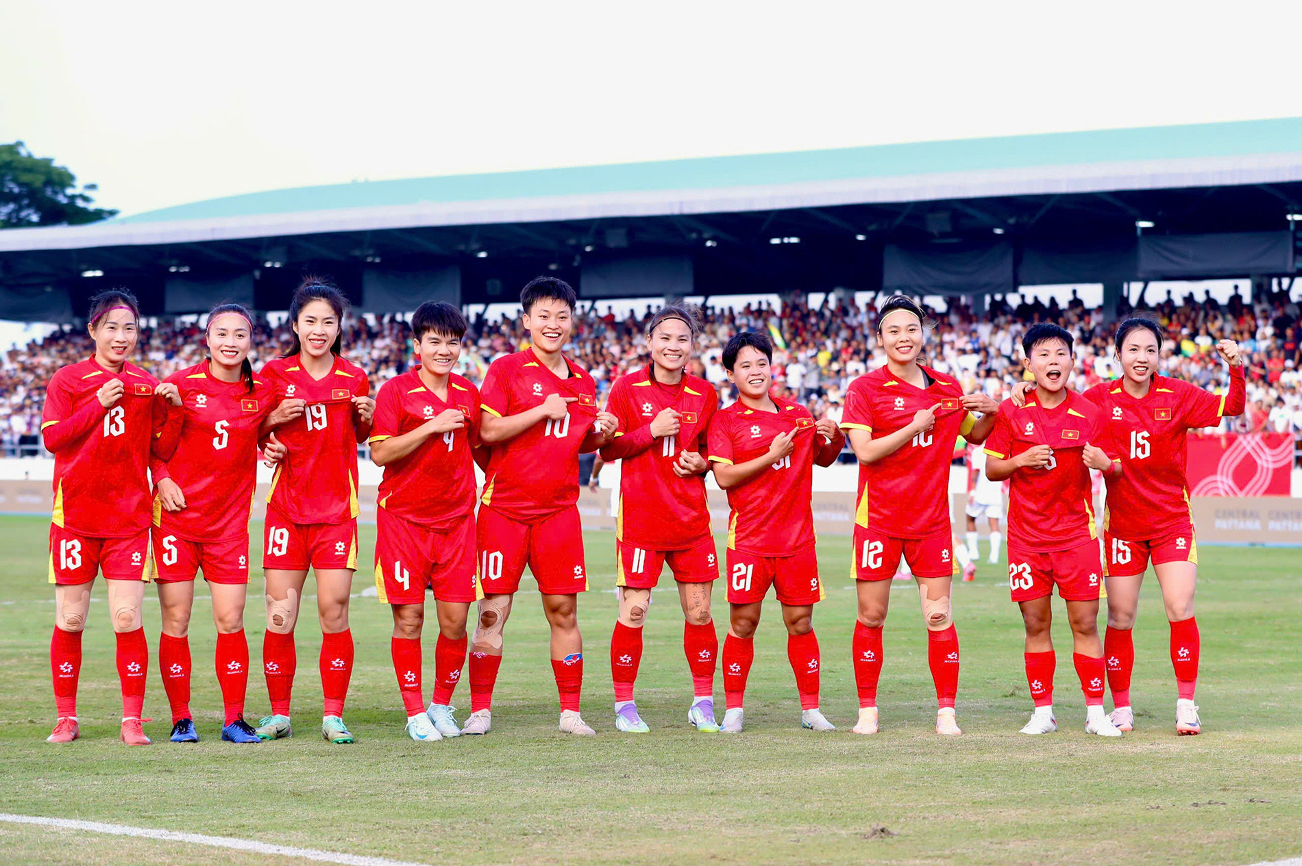 tuyen nu viet nam.jpg