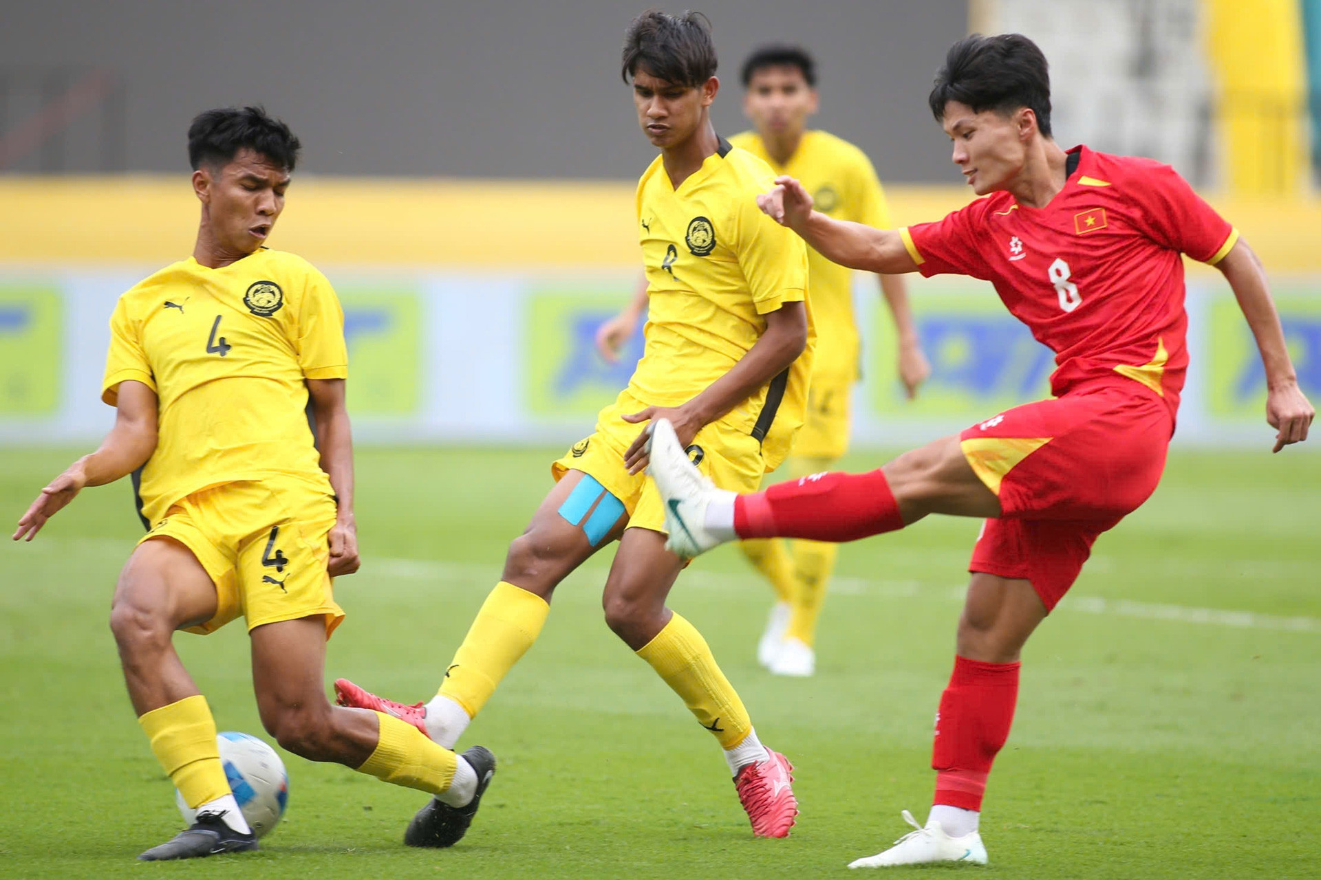 U22 Malaysia lách qua cửa hẹp, tuyên bố lấy HCV SEA Games