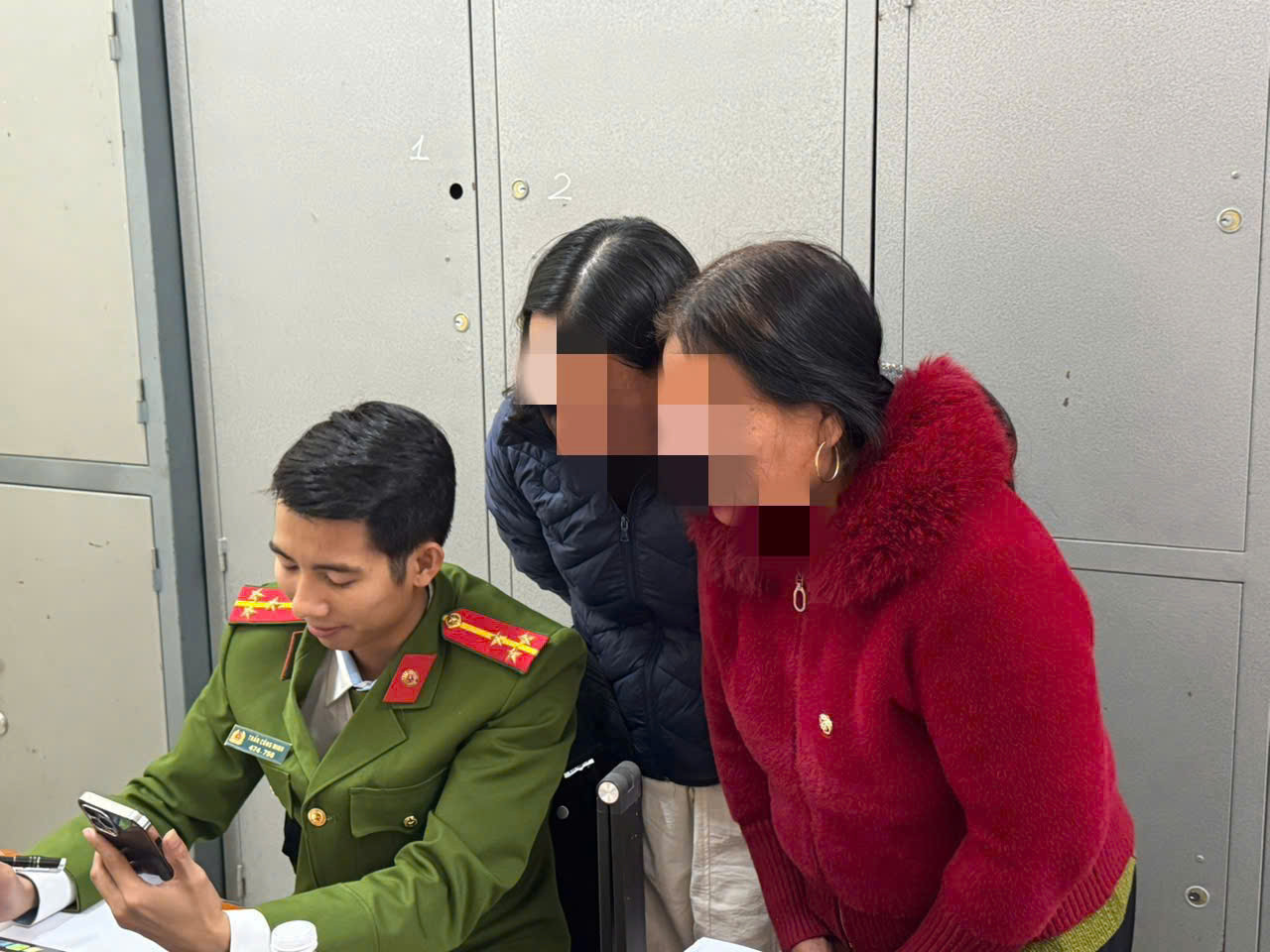 a giải cứu.jpg