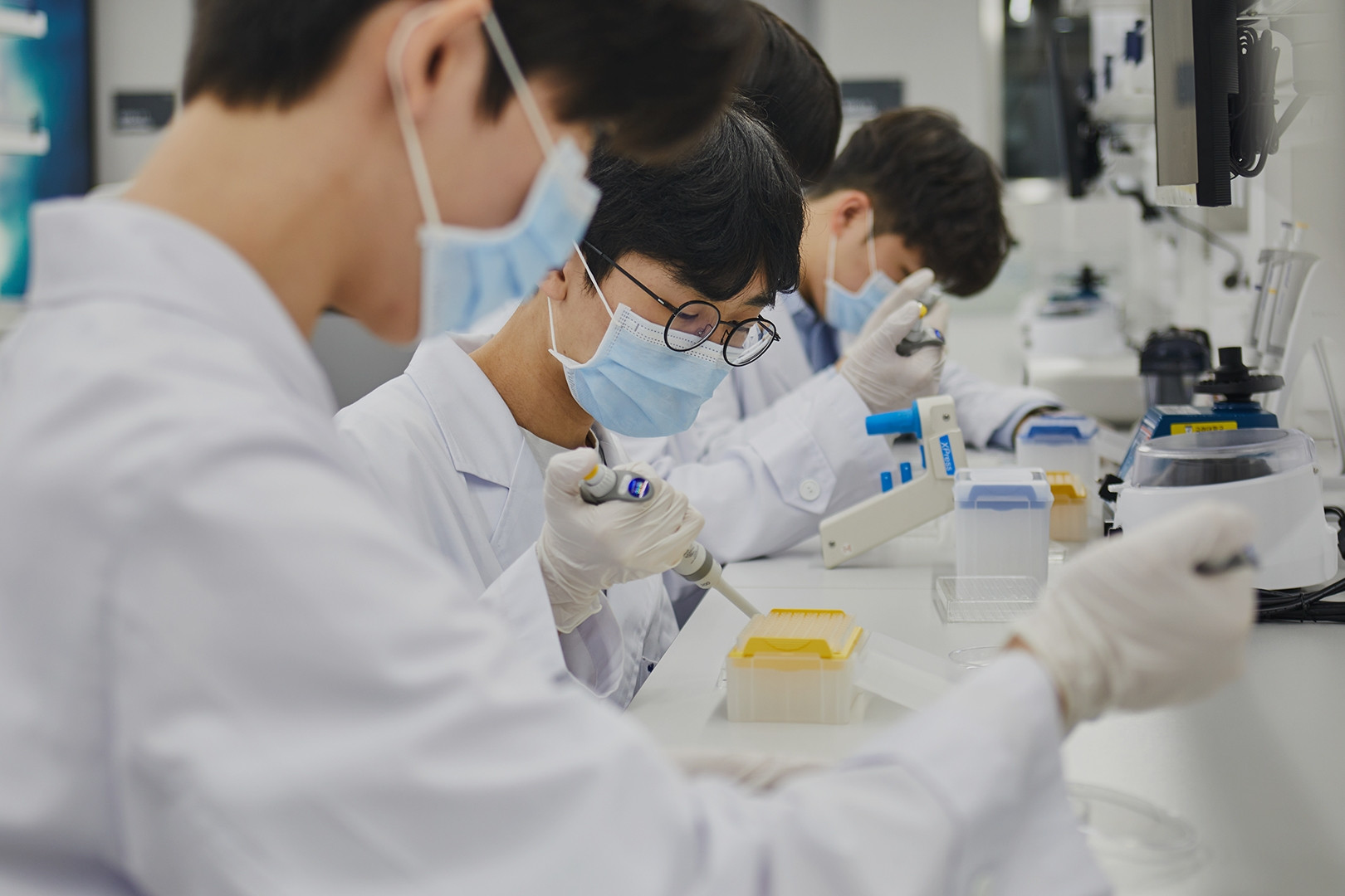 Áp lực theo học ngành y và những xung đột âm ỉ trong các gia đình tinh hoa