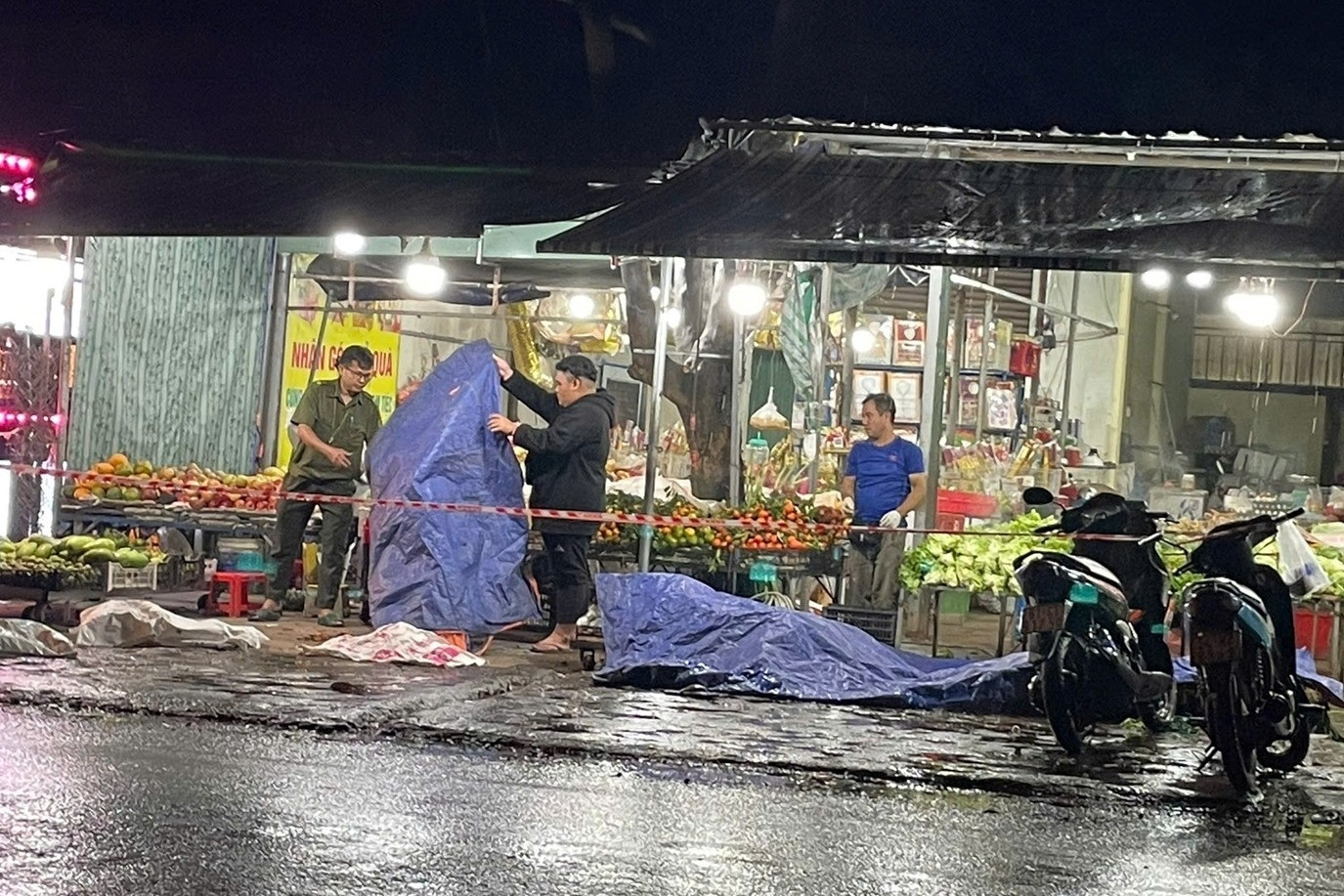 Ẩu đả trước sạp trái cây ở TPHCM, một thanh niên bị đâm tử vong