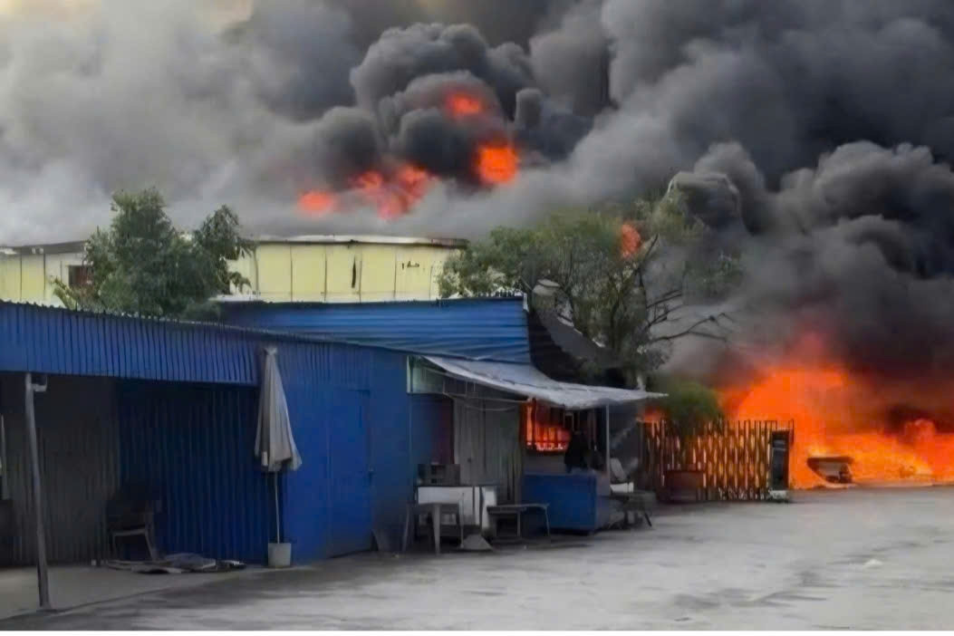 Cháy lớn tại 4 nhà xưởng của 1 công ty giày da ở Hải Phòng