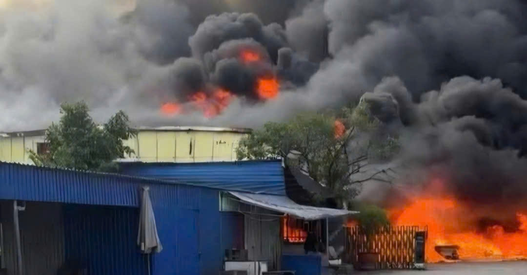 Cháy lớn tại 4 nhà xưởng của 1 công ty giày da ở Hải Phòng