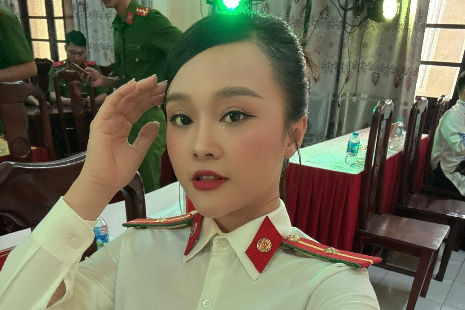 Điều tiếc nuối và biến cố của nữ ca sĩ mới đầu quân cho lực lượng công an