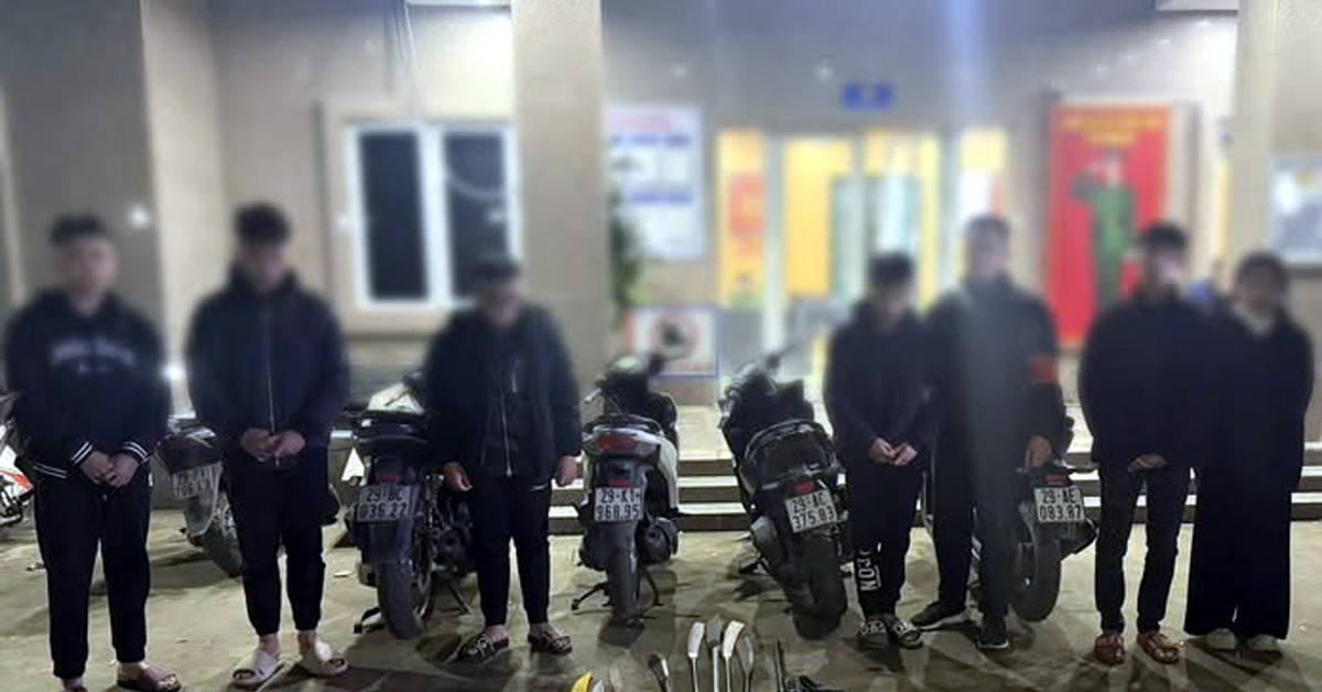 Hà Nội: Phát hiện nhóm mang súng và kiếm, thu giữ nhiều vũ khí giấu tại nhà