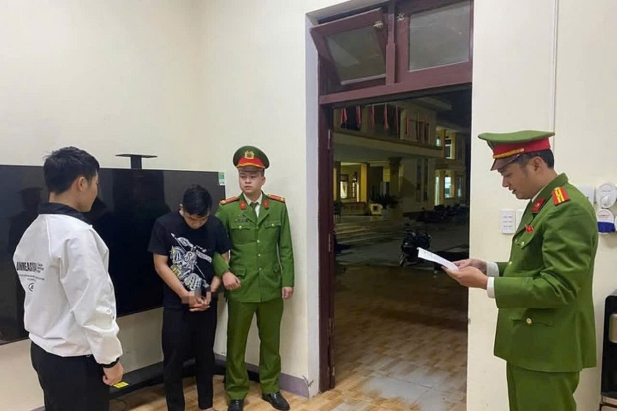 Ra tù chưa lâu, thanh niên trộm ô tô chở bạn gái