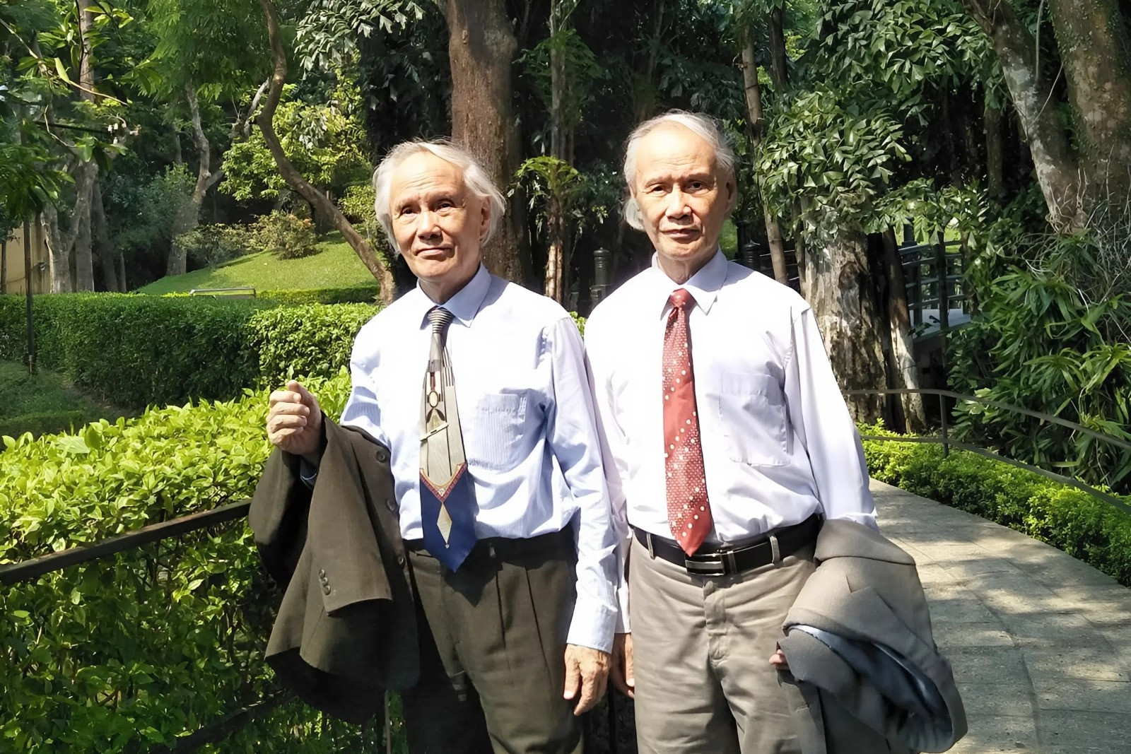  Tiết lộ về 2 anh em sinh đôi đều là nhạc sĩ 'độc nhất vô nhị' ở Việt Nam 