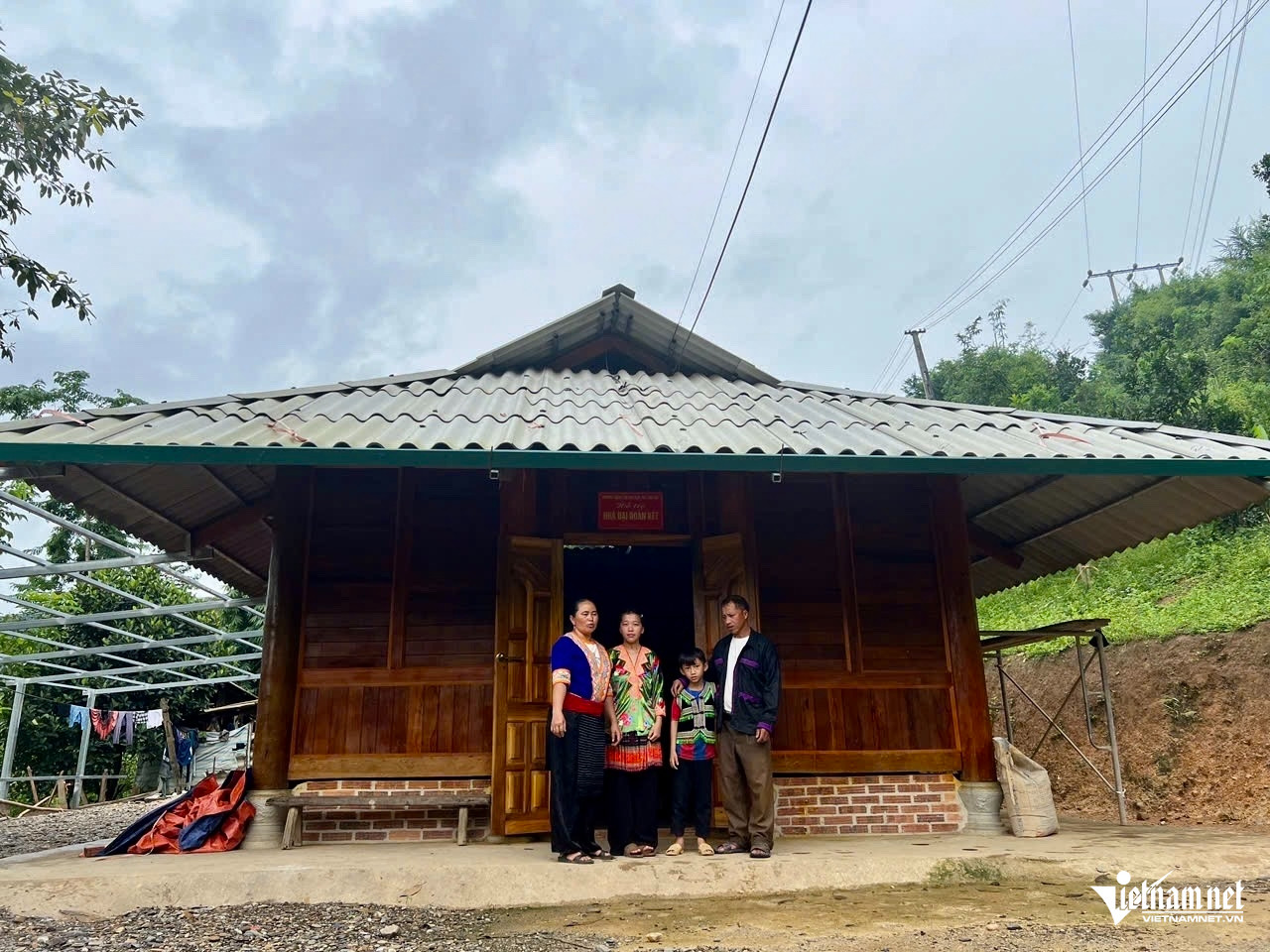 W-2. Giữ vững biên giới từ lòng dân nơi vùng dân tộc thiểu số.jpg