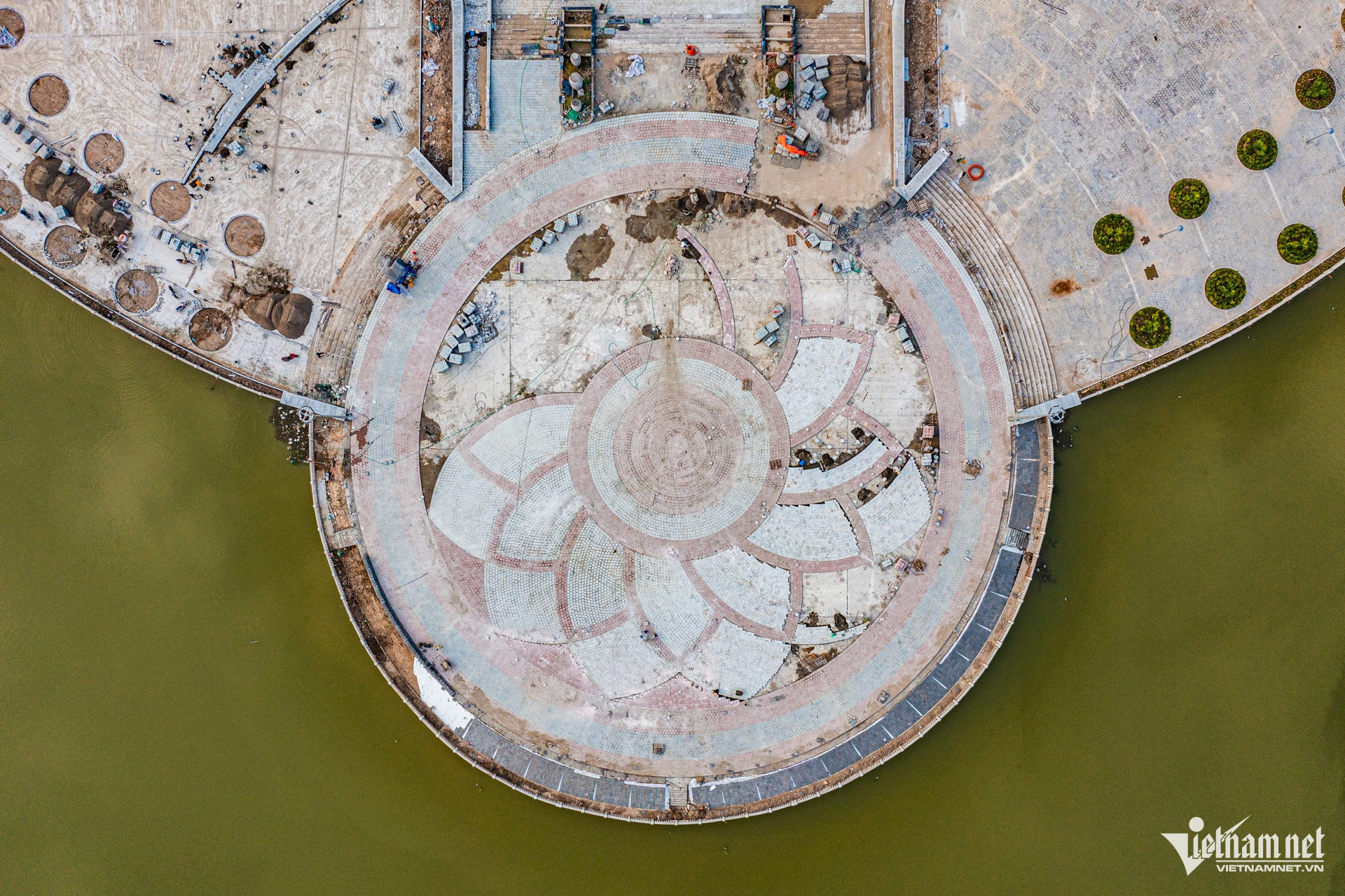 W-cong vien Gia lam Ha noi 14.jpg