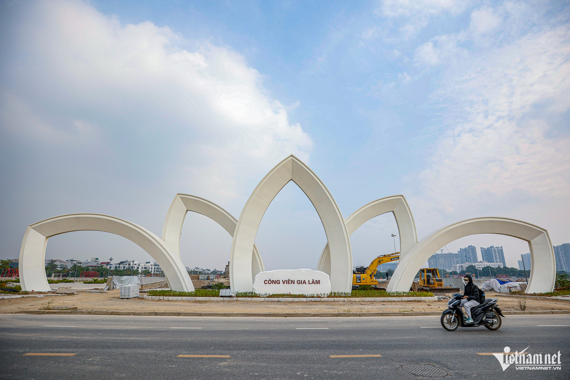 W-cong vien Gia lam Ha noi 7.jpg