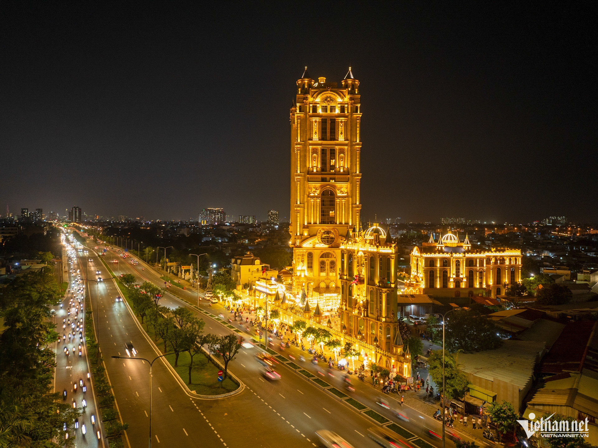 W-giáng sinh TPHCM.jpg