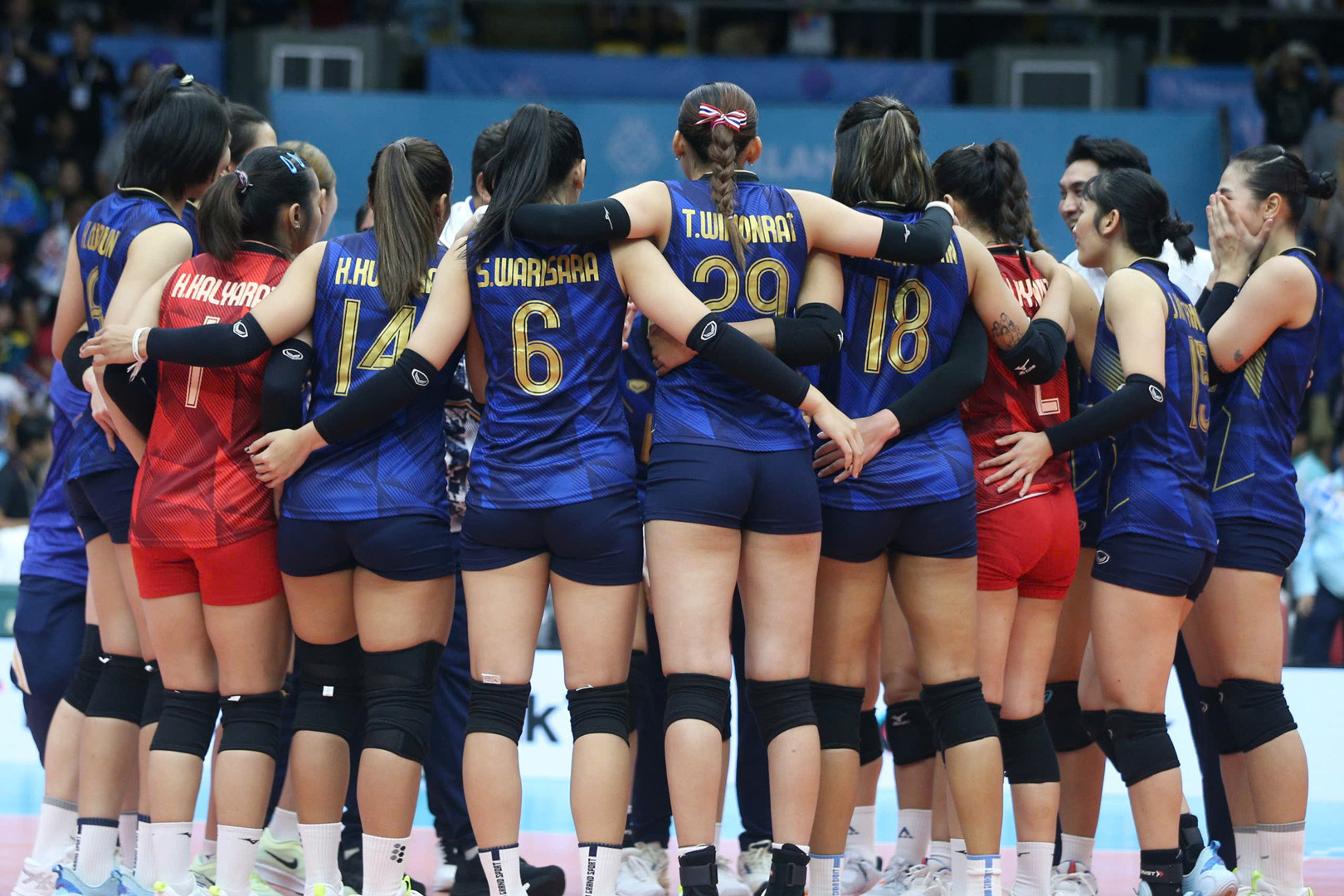 Bong chuyen Viet Nam Thai Lan 11.jpg